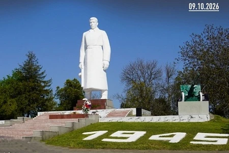 Юрий Бурлачко поздравил жителей Кубани с 83-й годовщиной освобождения Кубани от немецко...