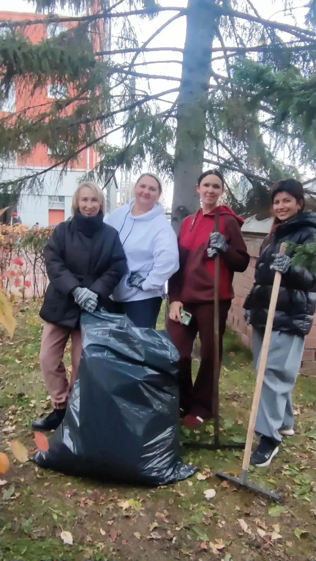 🍂 В субботу в Иркутске прошёл общегородской субботник.