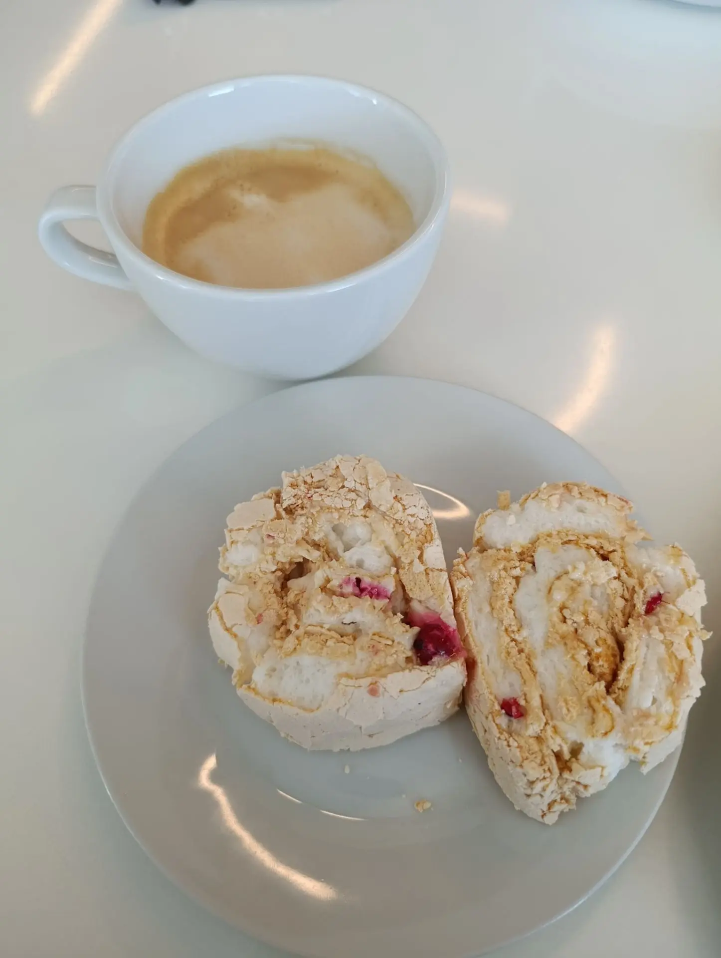 Любимый меренговый рулет. 😍