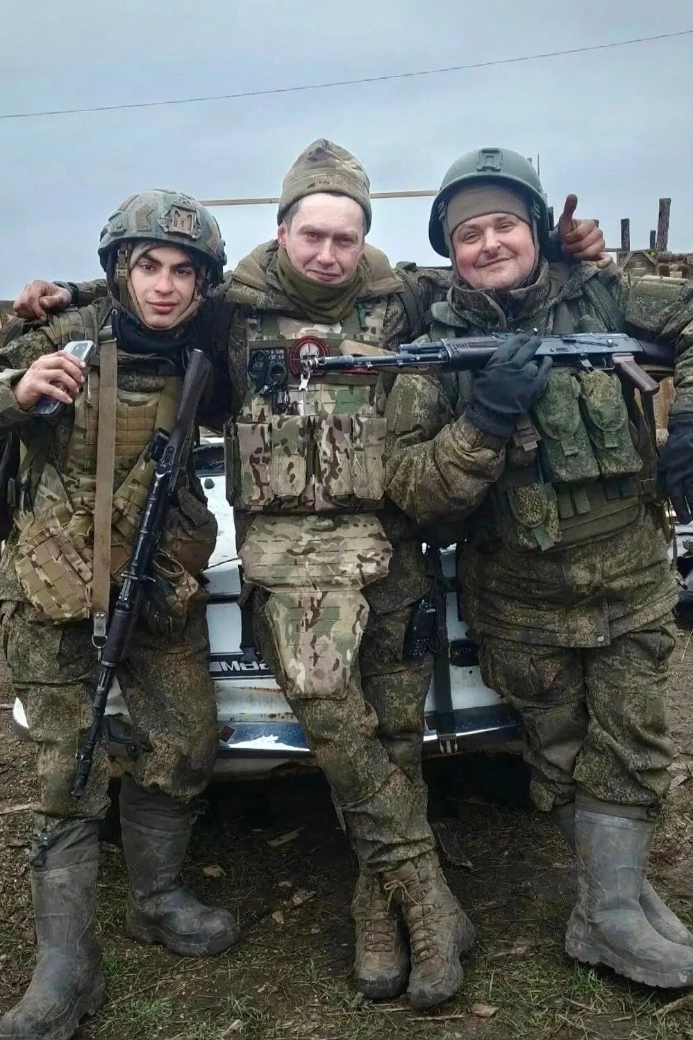 Вчера с самого утра возились на точке — вытаскивали транспорт из этой фирменной чернозё...