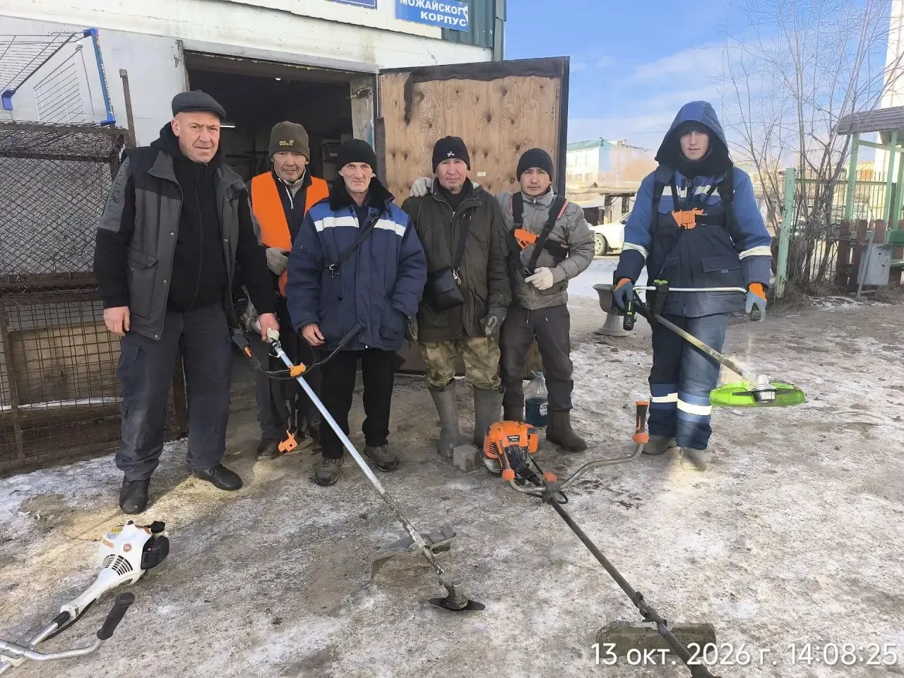 Глава города Дмитрий Садовников мобилизовал силы на борьбу с камышами у городских озер.