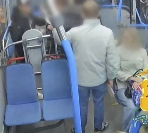 В Ярославле мужчина в автобусе угрожал ножом подростку