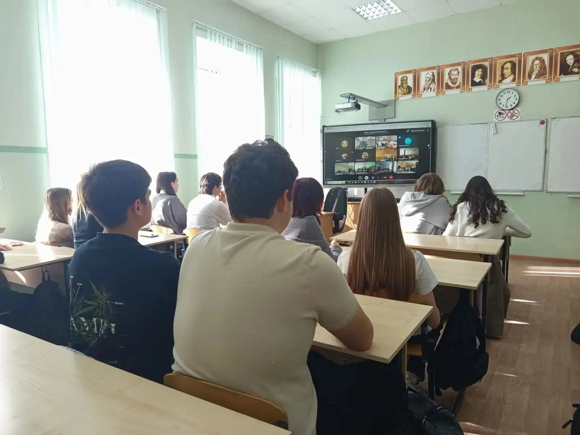 В рамках реализации проекта «Россия — страна Героев! Герои среди нас!» обучающиеся обра...