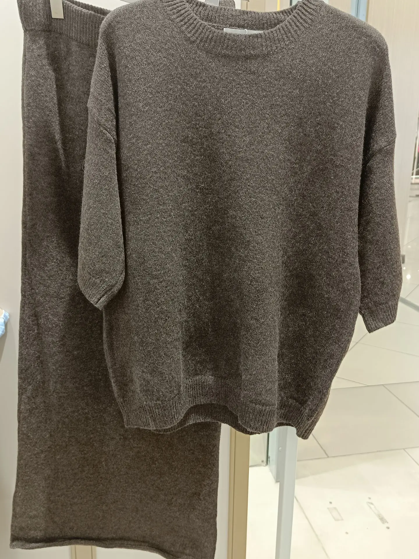 Джемпер и юбка от бренда  Edem store. В составе овечья шерсть, мохер, кашемир.