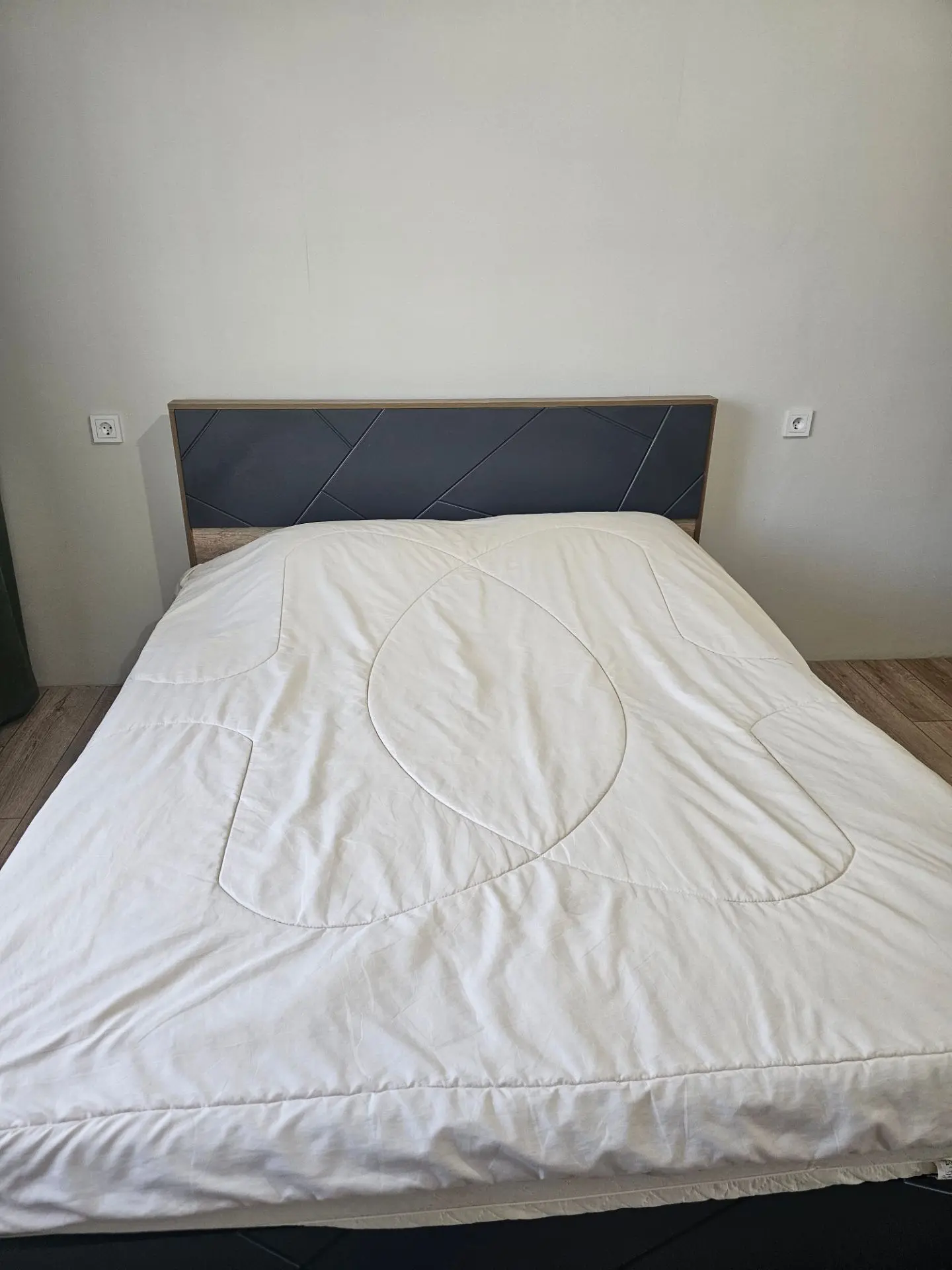 Продам кровать 160×200, шкаф за 35.000, самовывоз из вавилинского затона 7км. 89632532975