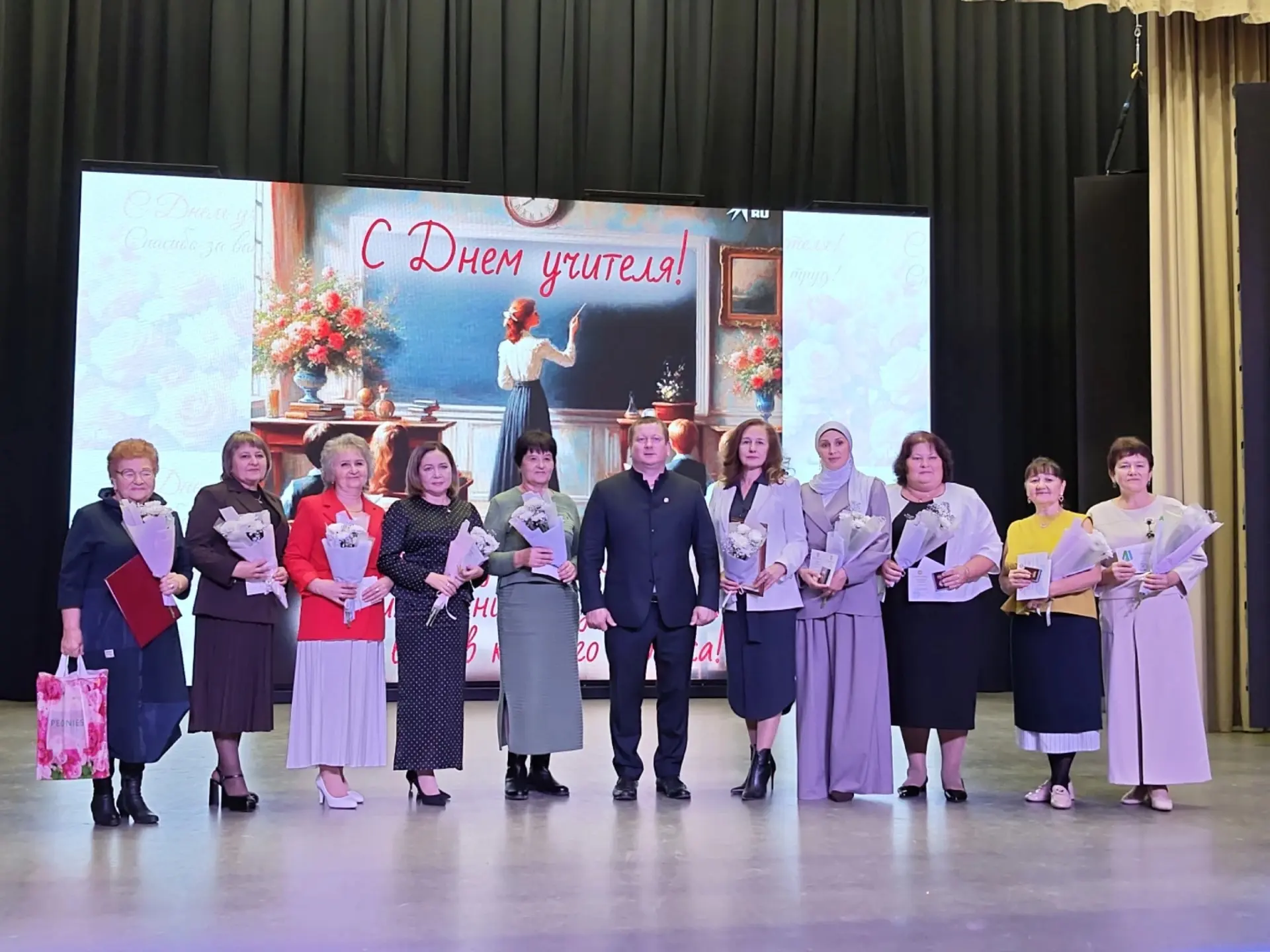 🎉 6 октября в районном доме культуры состоялось праздничное мероприятие, посвящённое Д...