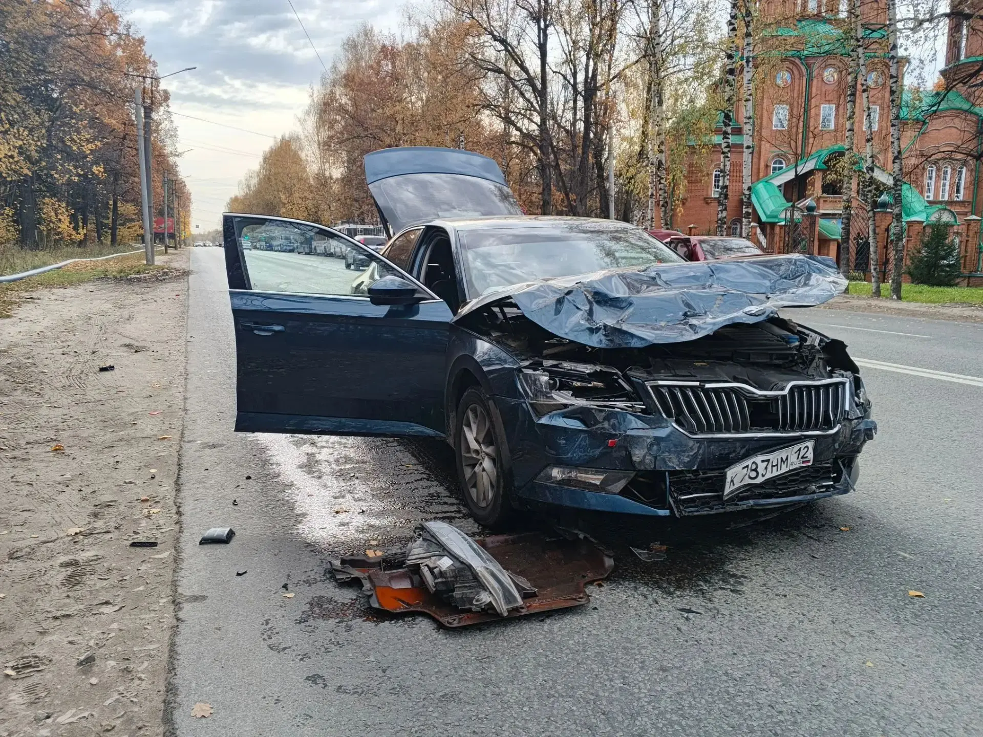 🚨 Разворот закончился настоящим кошмаром на улице Мира — жёсткое ДТП отправило двух пе...