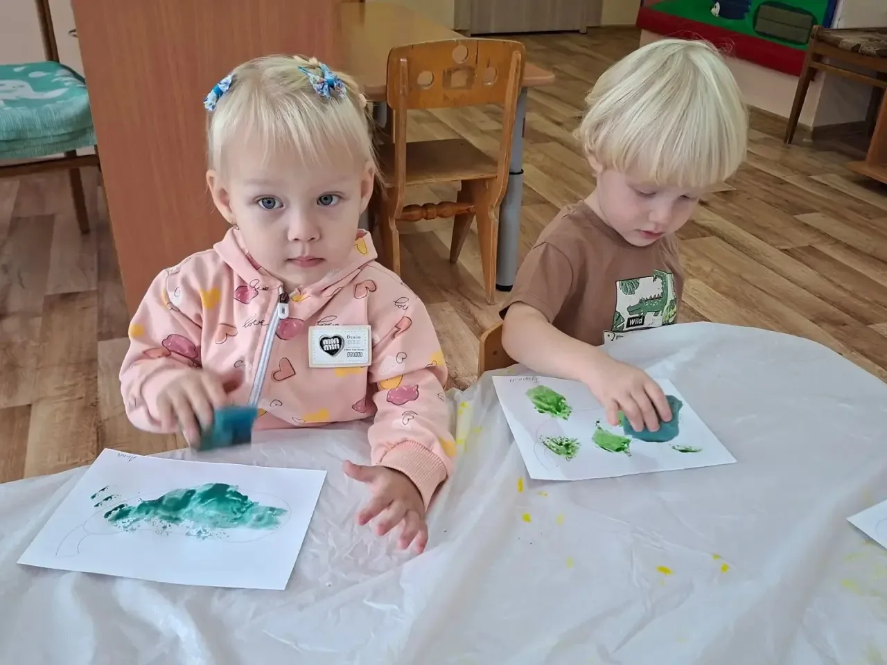 🥒 «Хруст-хруст»: в ясельках созрел урожай огурчиков!