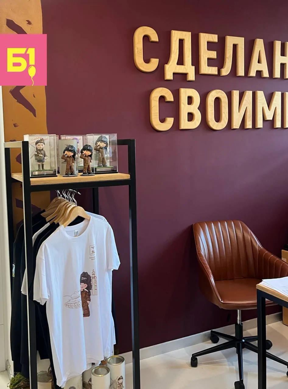 Продолжаем исследовать местные сувенирные магазинчики (раз, два, три) — и в этот раз за...