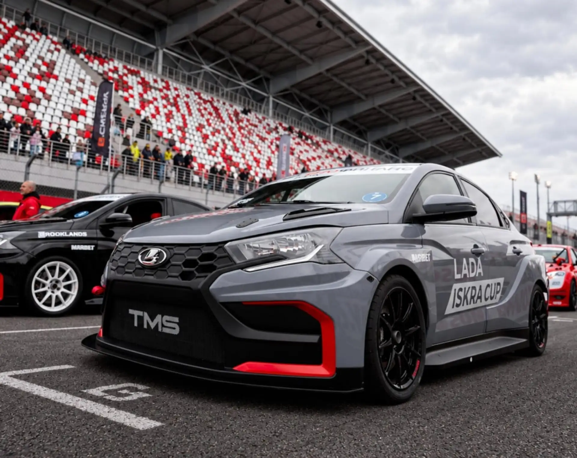 🚗 АвтоВАЗ представил гоночную Lada Iskra TMS мощностью до 259 л.с.