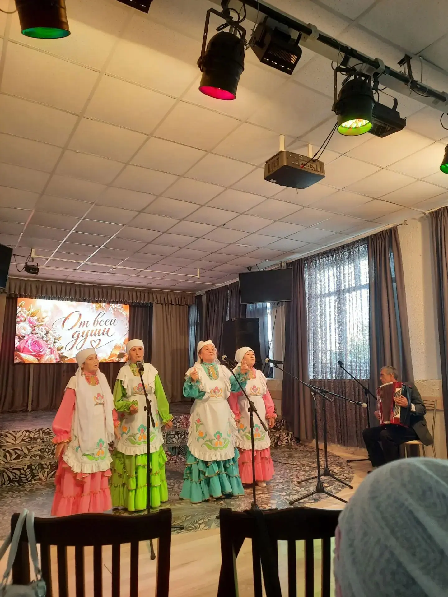 Поздравляю вас с Днём сельских женщин!