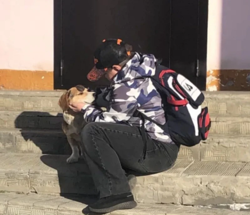 🐶В наш центр частенько заглядывает гость — собака по кличке Малыш. Дети всегда встреча...