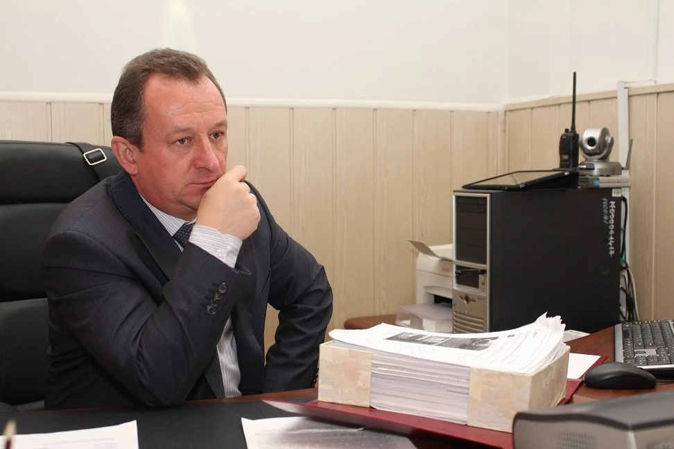В Самаре оспаривает свою отставку глава района, от которого в губдуму прошли коммунисты.