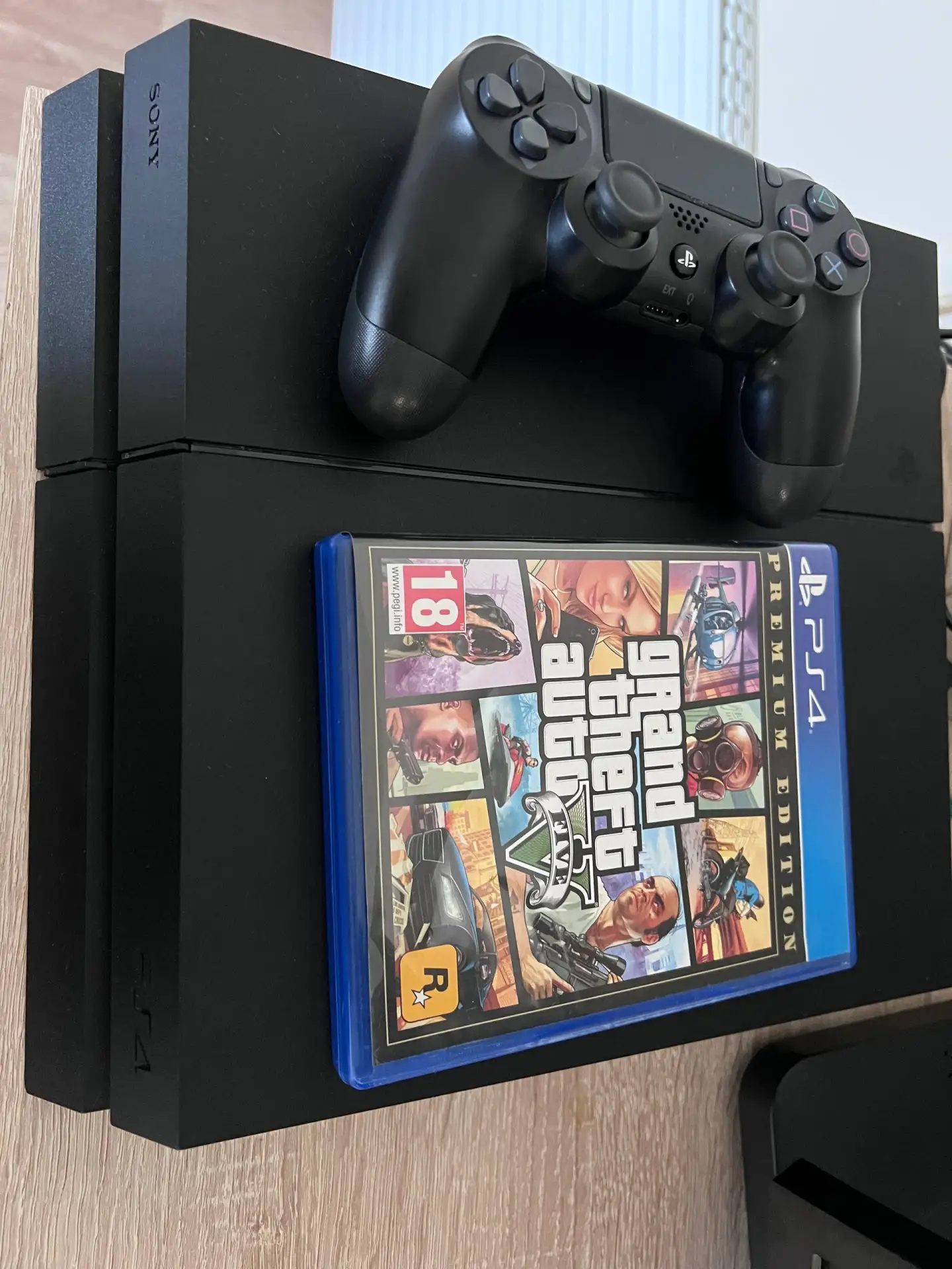 Продам: Play Station 4 slim