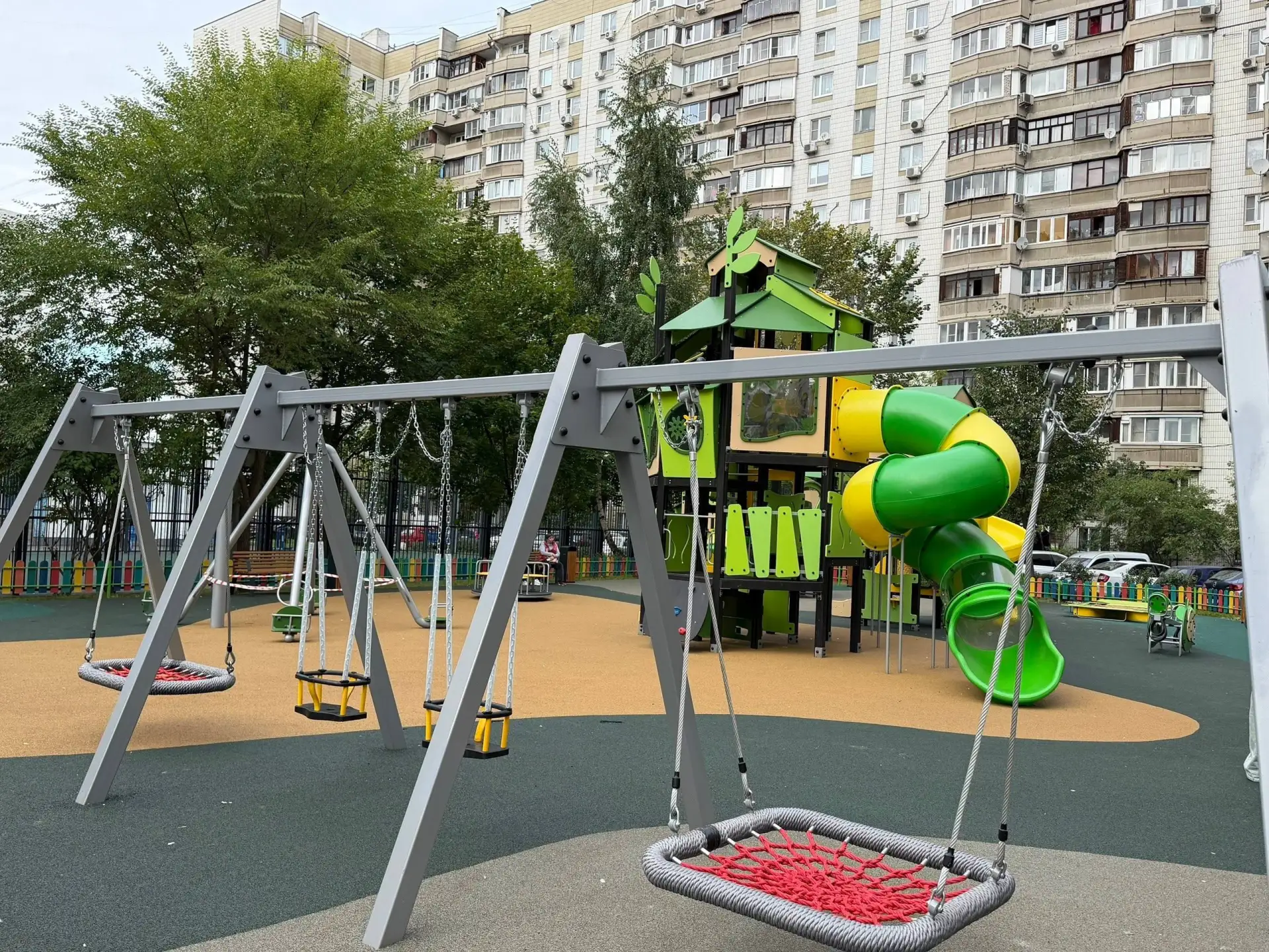 🛝 В Жулебино завершили благоустройство детской площадки