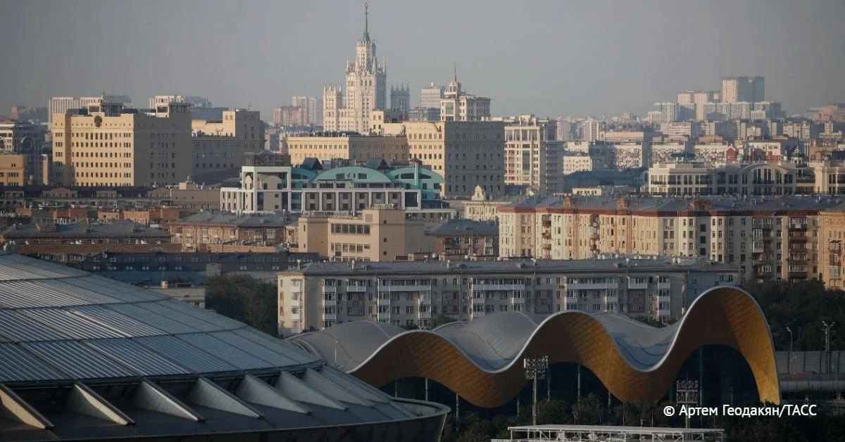 Виллу площадью 2,3 тыс. кв. м, которую можно разделить на 20-25 комнат, продают на перв...