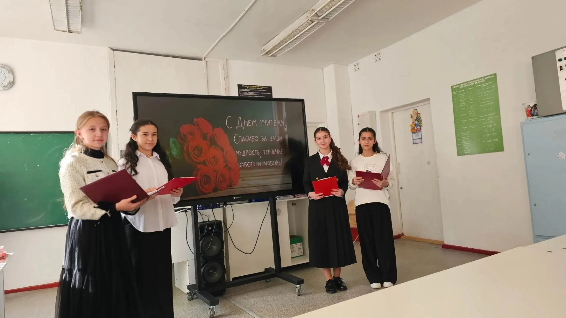 Осенний подарок учителям - творческая неделя в школе