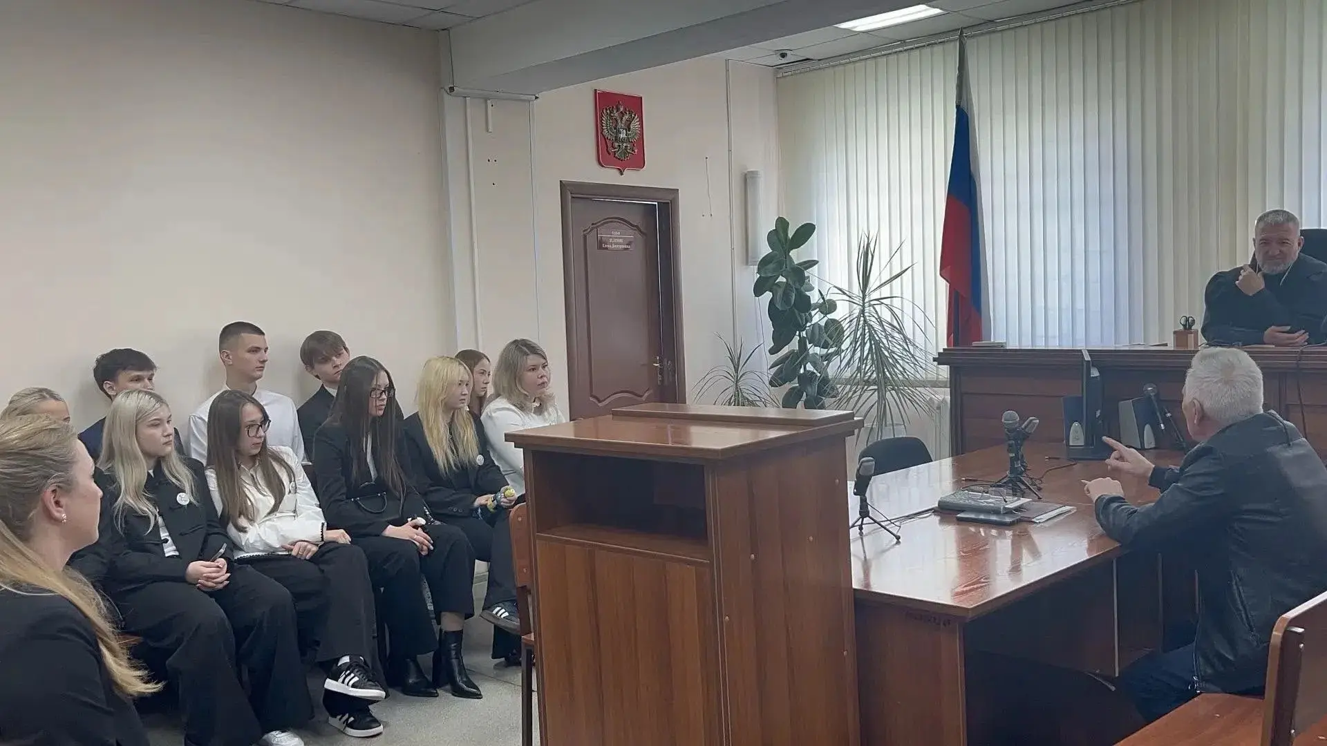 Не в кино, а по-настоящему: как прошел день у 11 «Б» в районном суде ⚖️