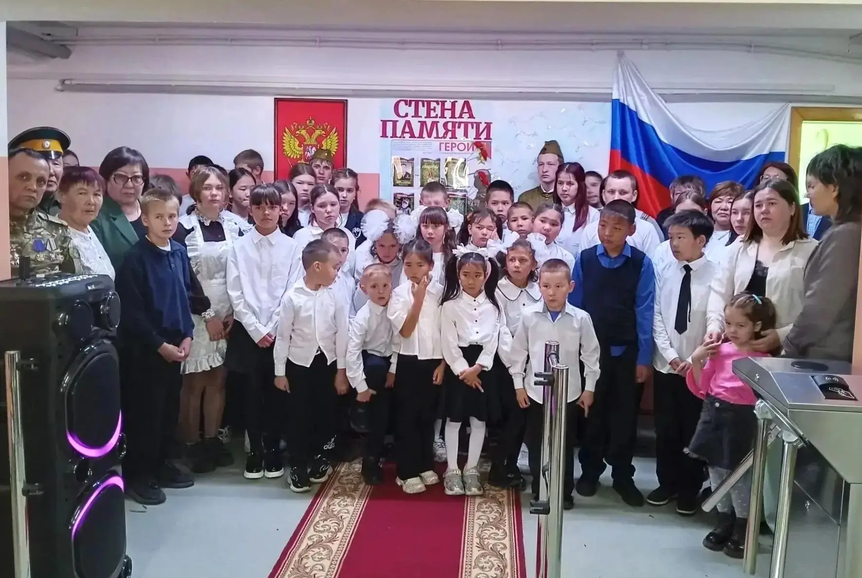 🇷🇺🙏 Вечная память героям! В Харацайской школе состоялось открытие Стены Памяти, посв...
