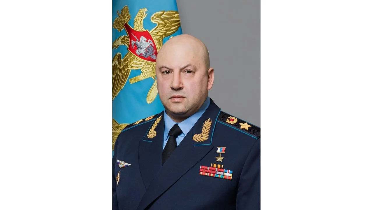 🪂 Путин вернул Суровикина с поручением уничтожить все мосты в Киеве, заявляет британск...