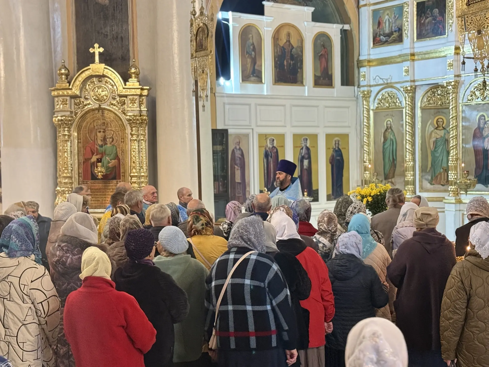 14 октября в Никольском храме, пгт. Серебряные Пруды прошла Божественная Литургия в чес...