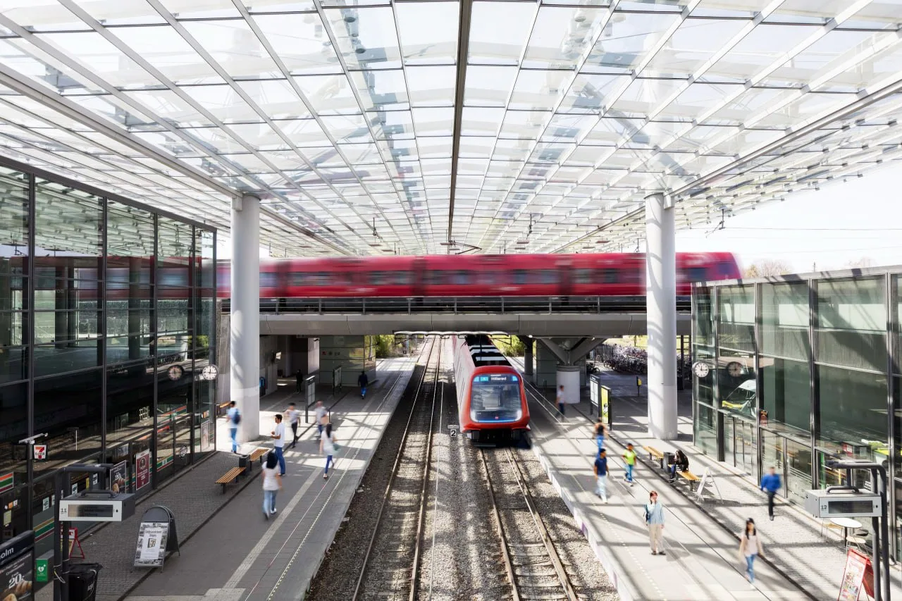 Hitachi Rail поставит системы автоматики для крупнейшего в мире проекта беспилотных пое...