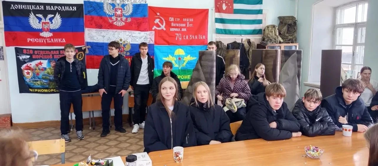 Волонтеры школьного отряда «Хранители» (руководитель Вараксина Т.В.) посетили штаб Креп...