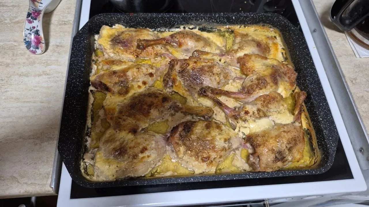 Окорочка утки получились вкусные,  мягкие, сочные.👍  заливка из сметаны, горчицы и нем...