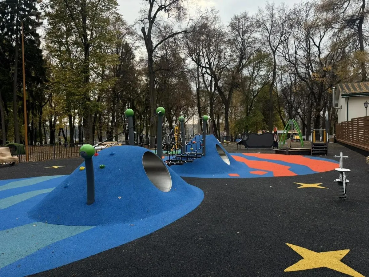 В Центральном парке Калуги открыли новую детскую площадку