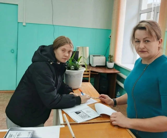 Карина Быченкова, студентка Комаричского района, обратилась в отдел социальной защиты н...