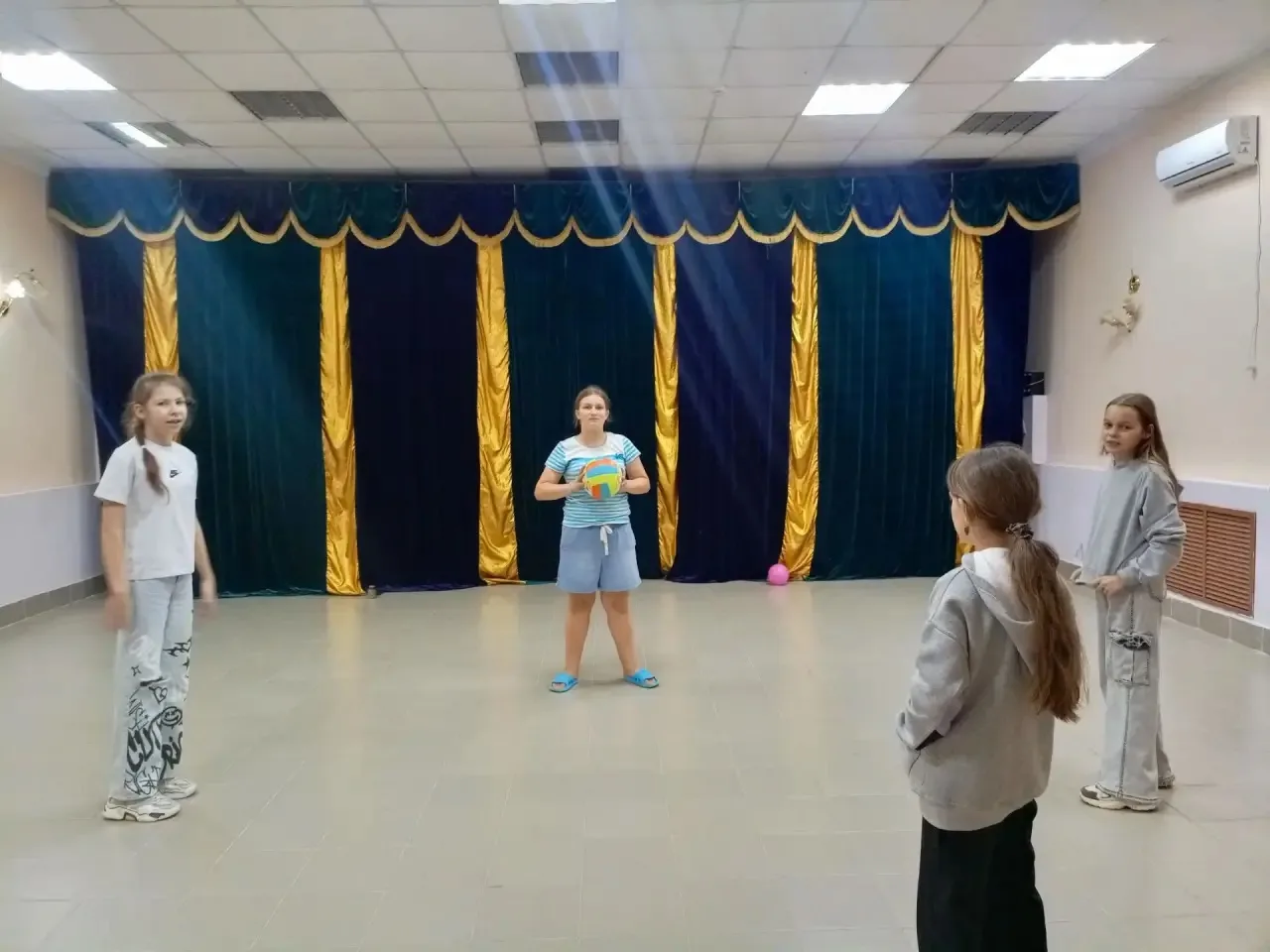 🎉 В сельском клубе поселка Степной  прошла игровая программа "Весело Покров проведёшь,...