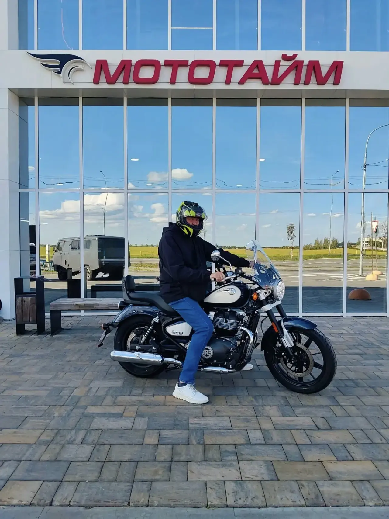 🎉 Виктор, с покупкой! Royal Enfield Super Meteor 650 Celestial Blue — теперь твой!