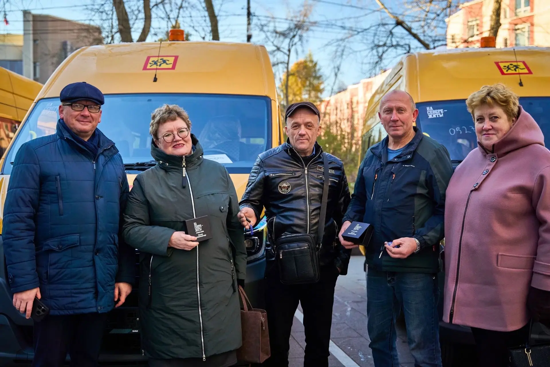 Два новых школьных автобуса поступили в Кольский округ