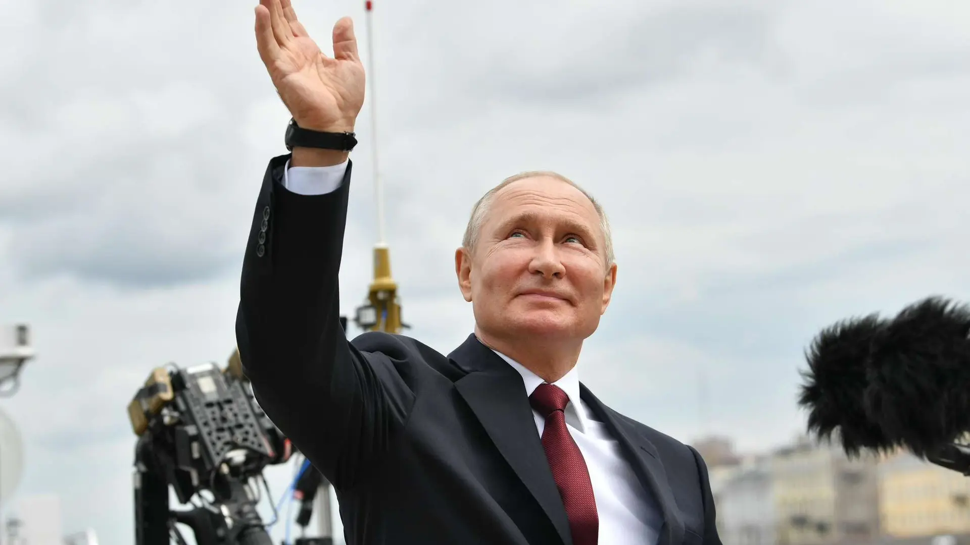 Сегодня день рождения празднует наш Президент  Владимир Владимирович Путин.
