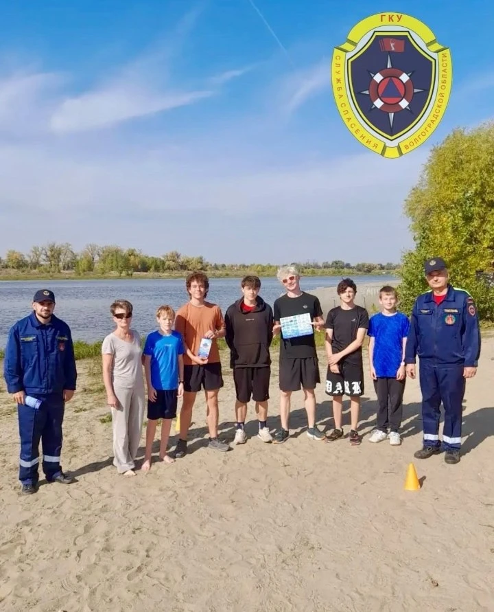 🌊 Спасатели Волжского провели профилактическую работу на городском пляже.