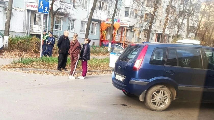В Дзержинске на улице Грибоедова днем произошла жесткая авария с участием машин