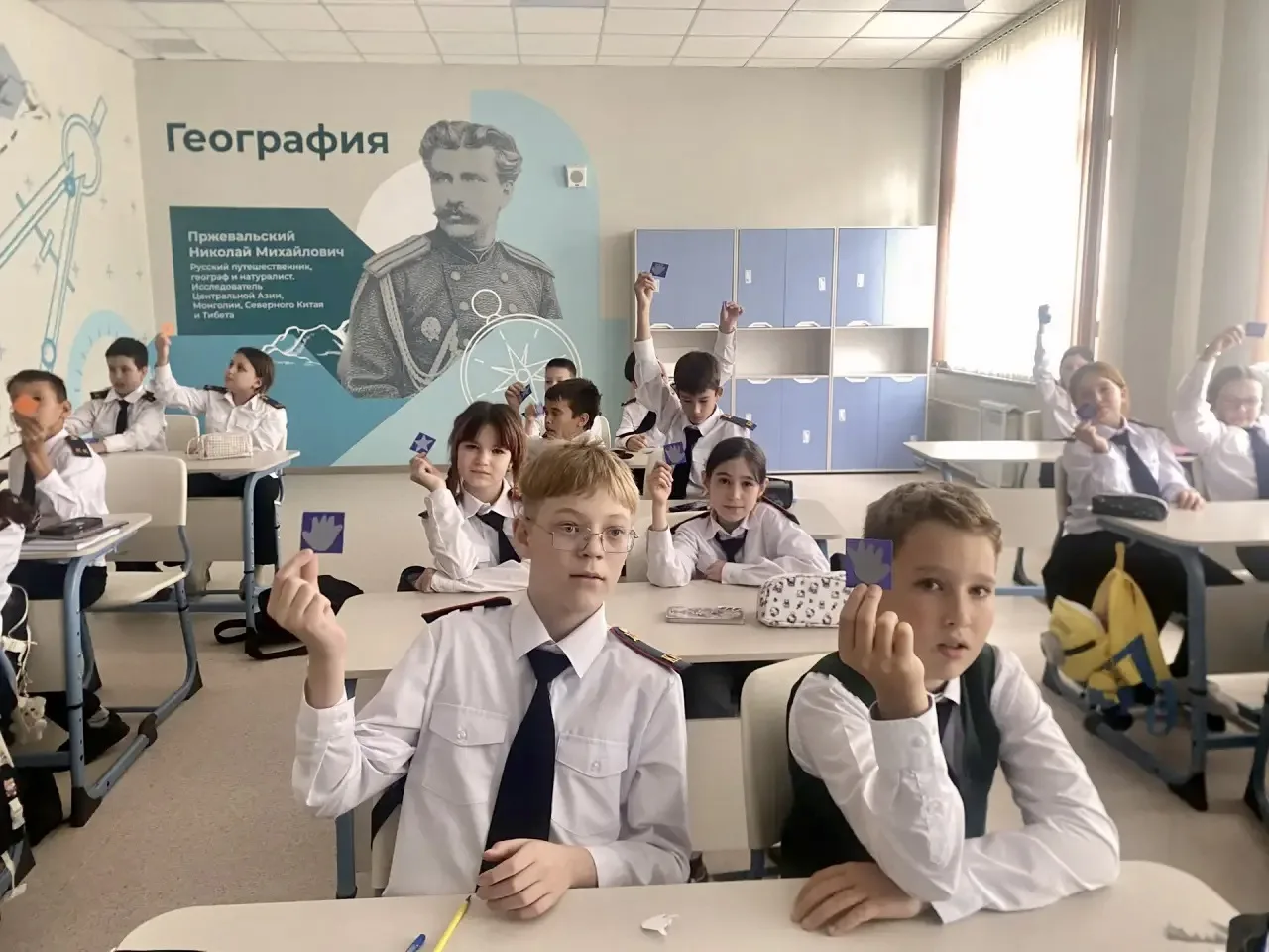 В Чите полицейские и ветеран МВД провели урок безопасности для кадетов