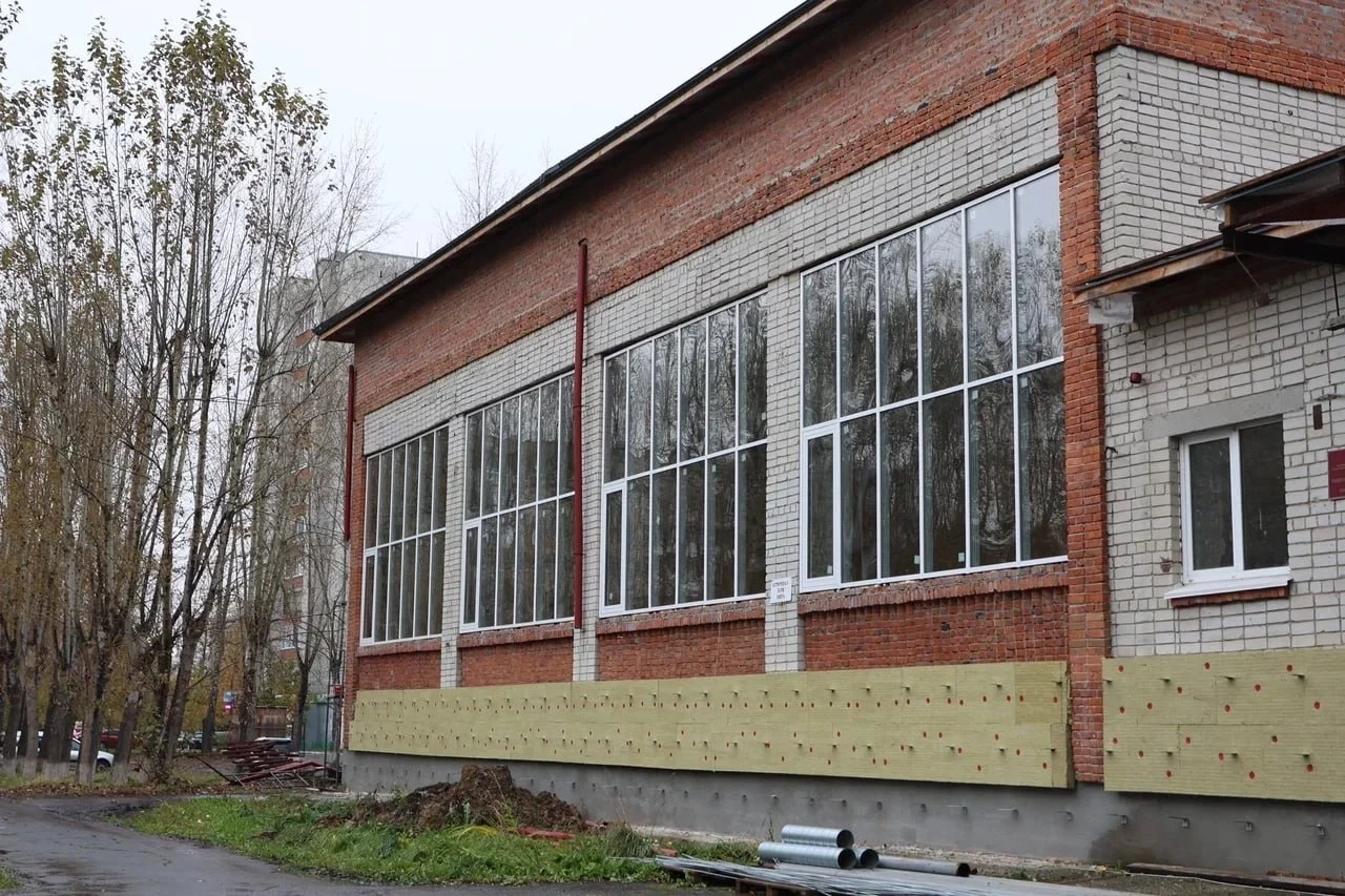 🛠️ В школе №27 в Тюмени продолжается капремонт