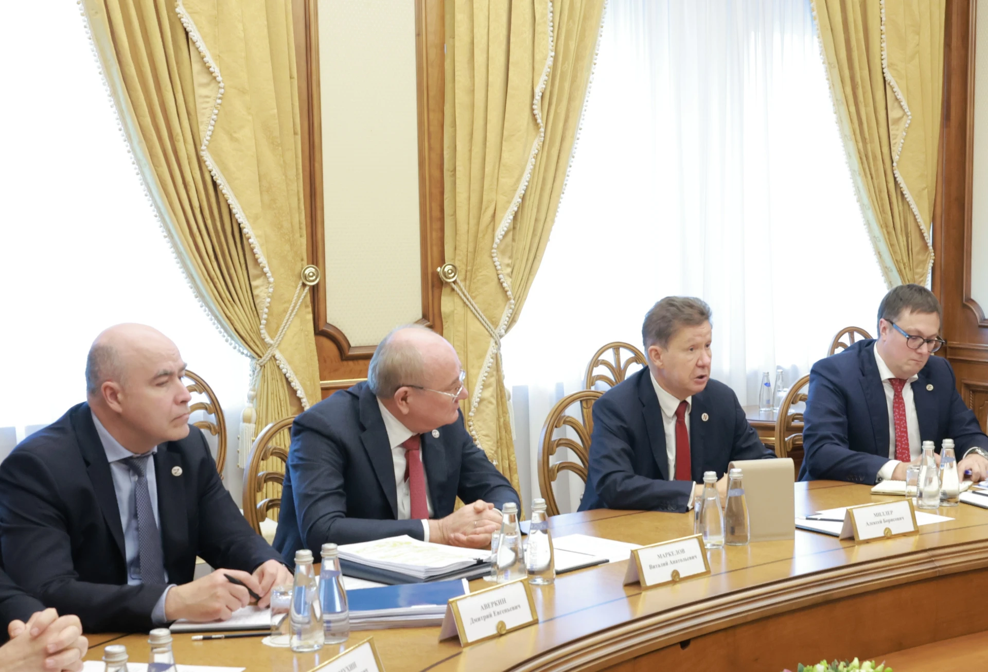 В рамках РЭН-2026 состоялась рабочая встреча Алексея Миллера и Руководителя Администрац...