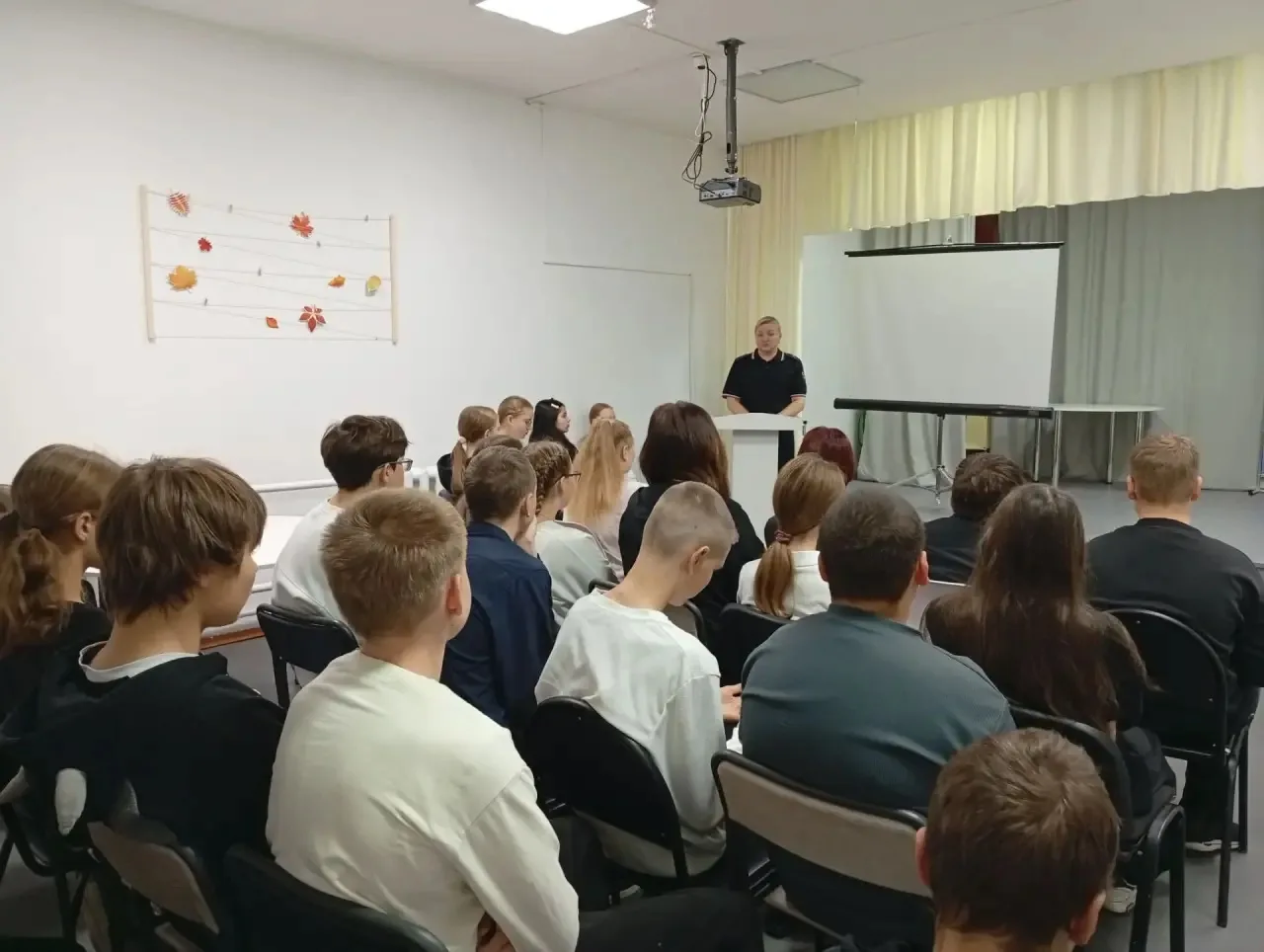 Профилактика безопасности: в нашей школе прошел классный час с участием представителя ОПДН
