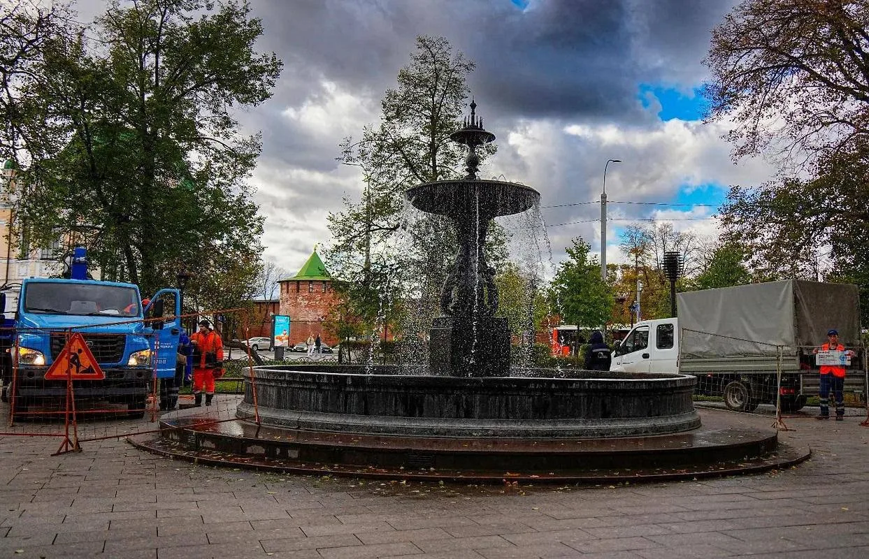 ⛲ Главный фонтан города начали готовить к зиме