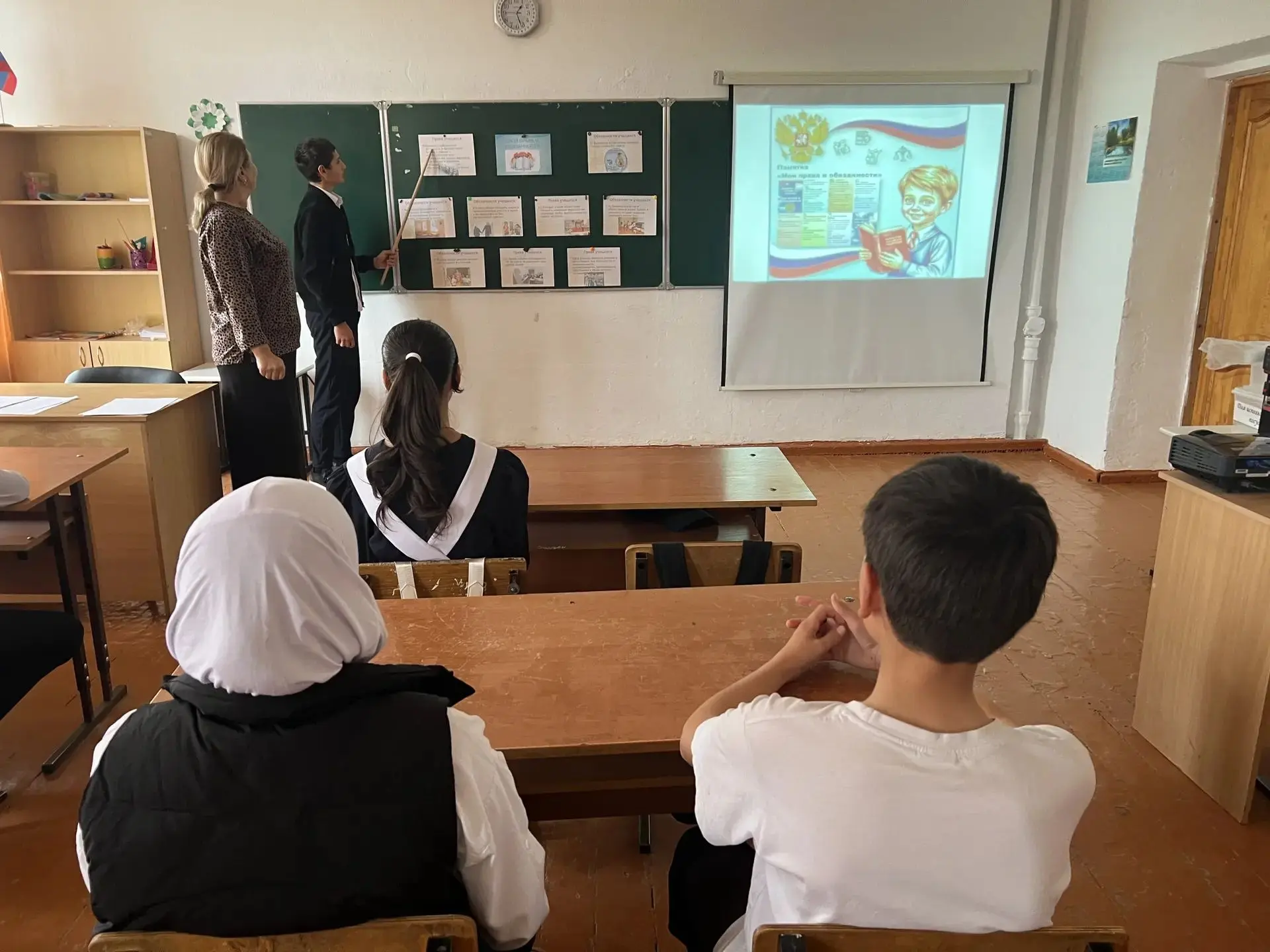 В рамках акции «Каждого ребенка за парту» в 8 классе прошел классный час на тему: «Мои ...