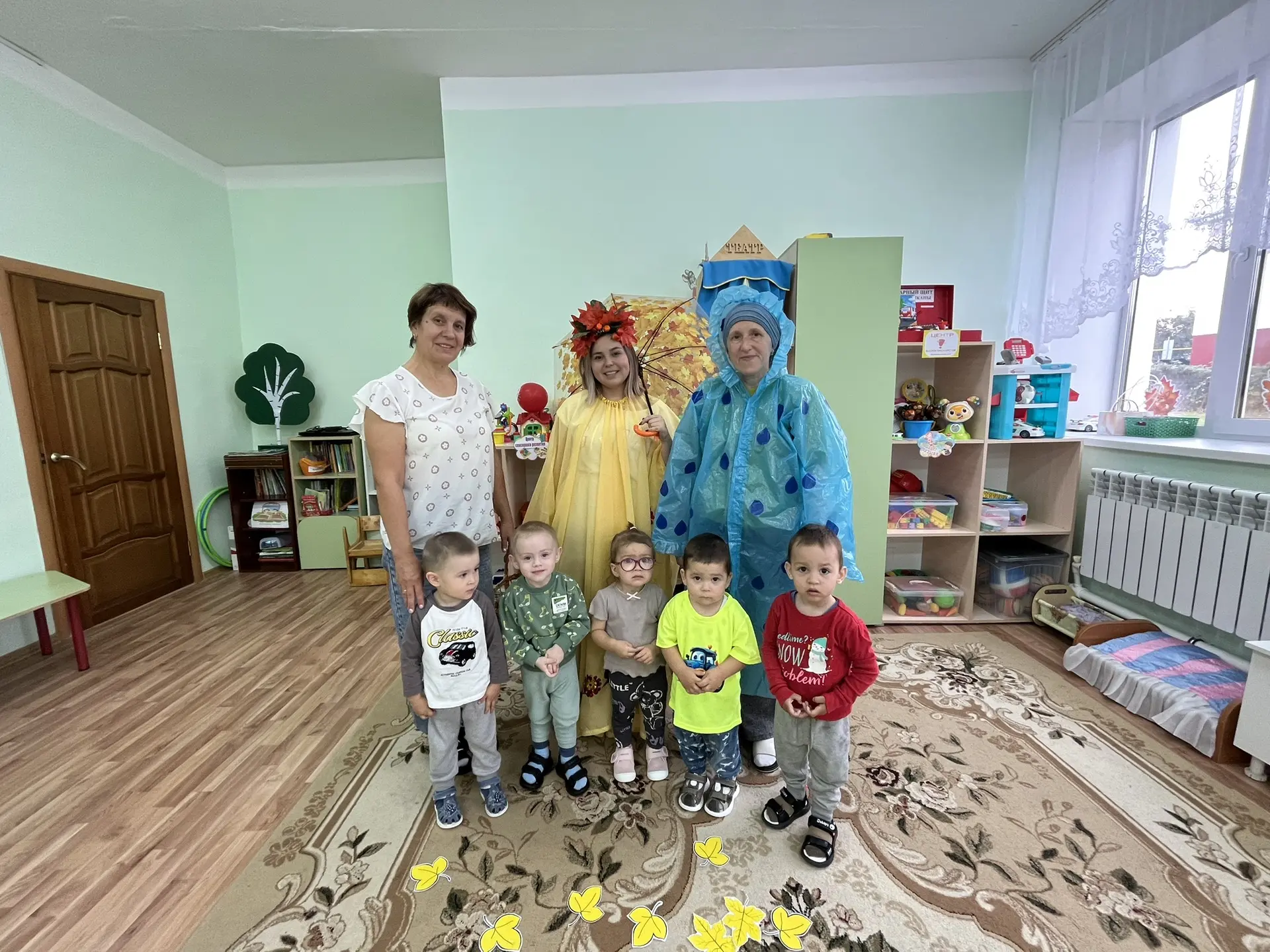 Бакчабызга Көз кызы - Сөмбелә килде. Балалар аңа матур җыр-биюләрен бүләк иттеләр. Сөмб...