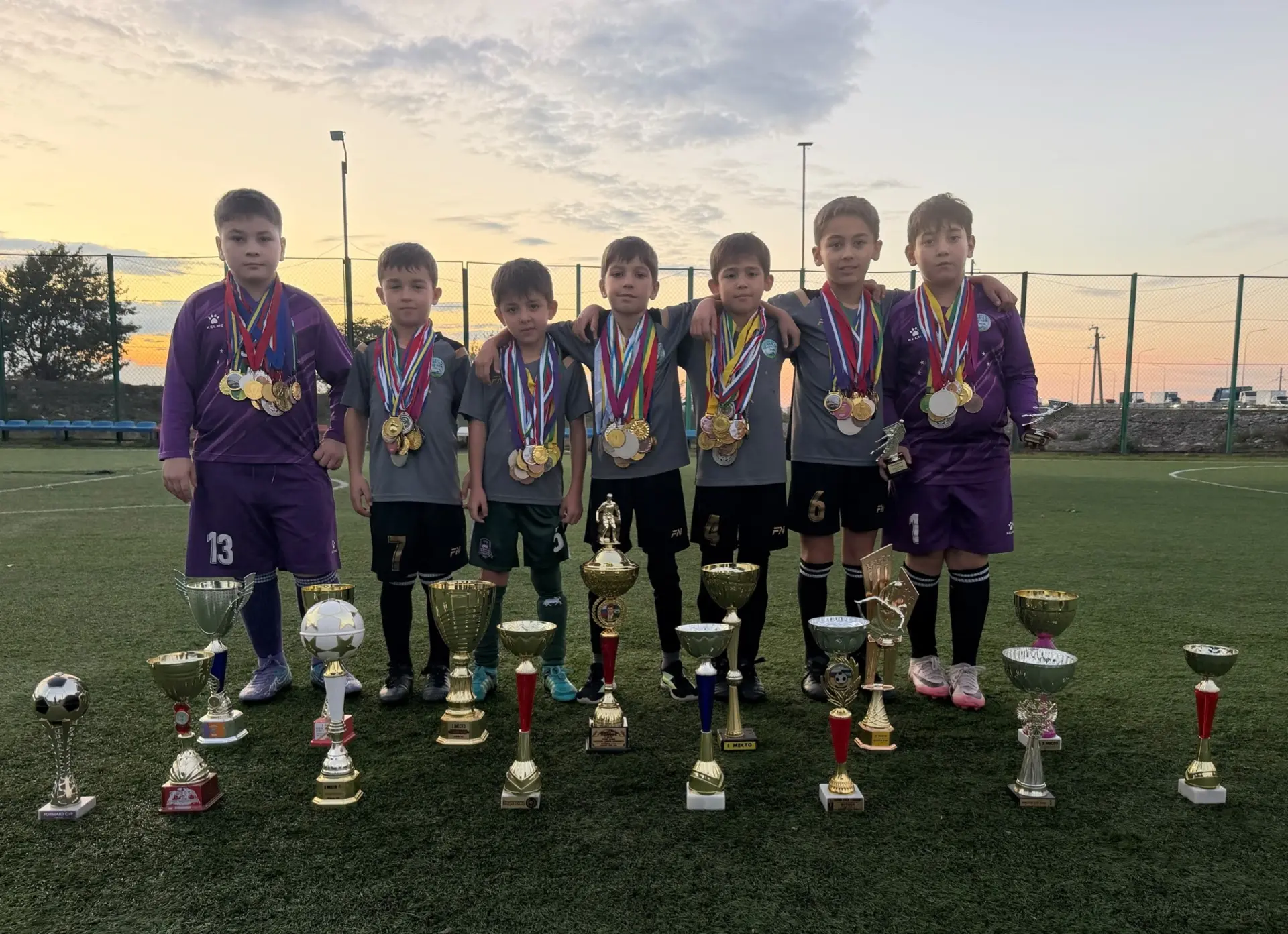 ⚽ Две команды — два возраста — одна любовь к футболу!