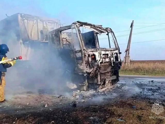 БПЛА ВСУ продолжают атаковать грузовые автомобили на трассах в ДНР