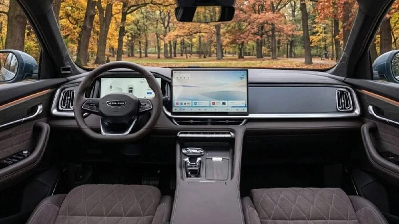 Новый интерьер кроссовера Volga K50 демонстрирует «Журнал Авито Авто» на рендере. Обнов...