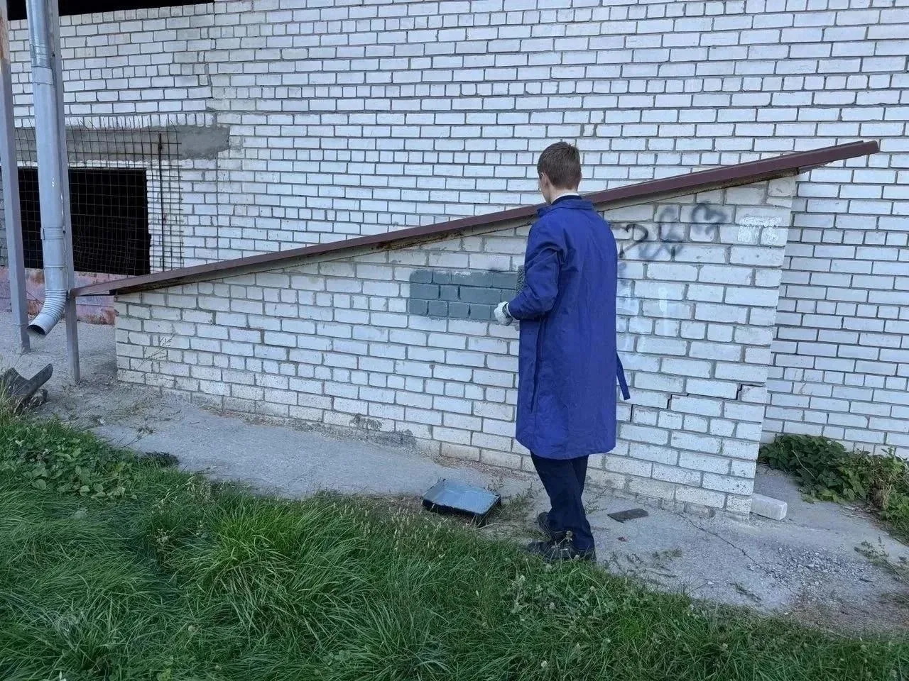 В Курске закрасили 129 надписей о наркотиках
