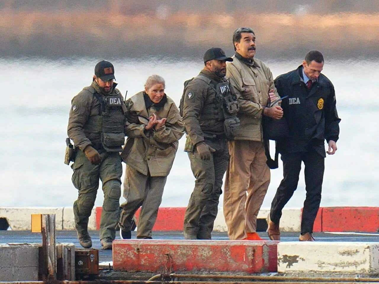 США обвинили Мадуро и его жену в пытках людей.