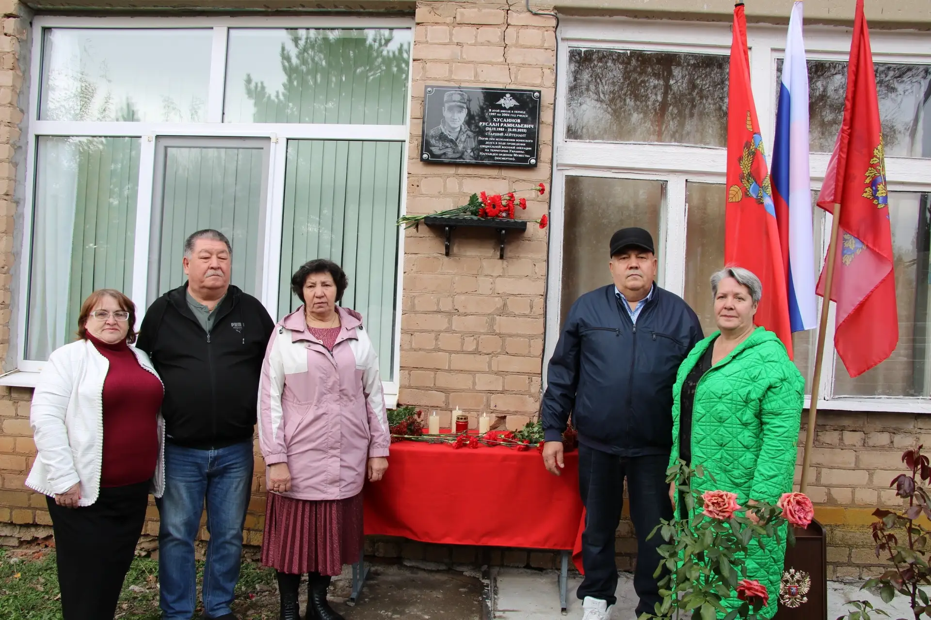 О подвигах — стихи слагают. О славе — песни создают. Герои никогда не умирают, герои в ...