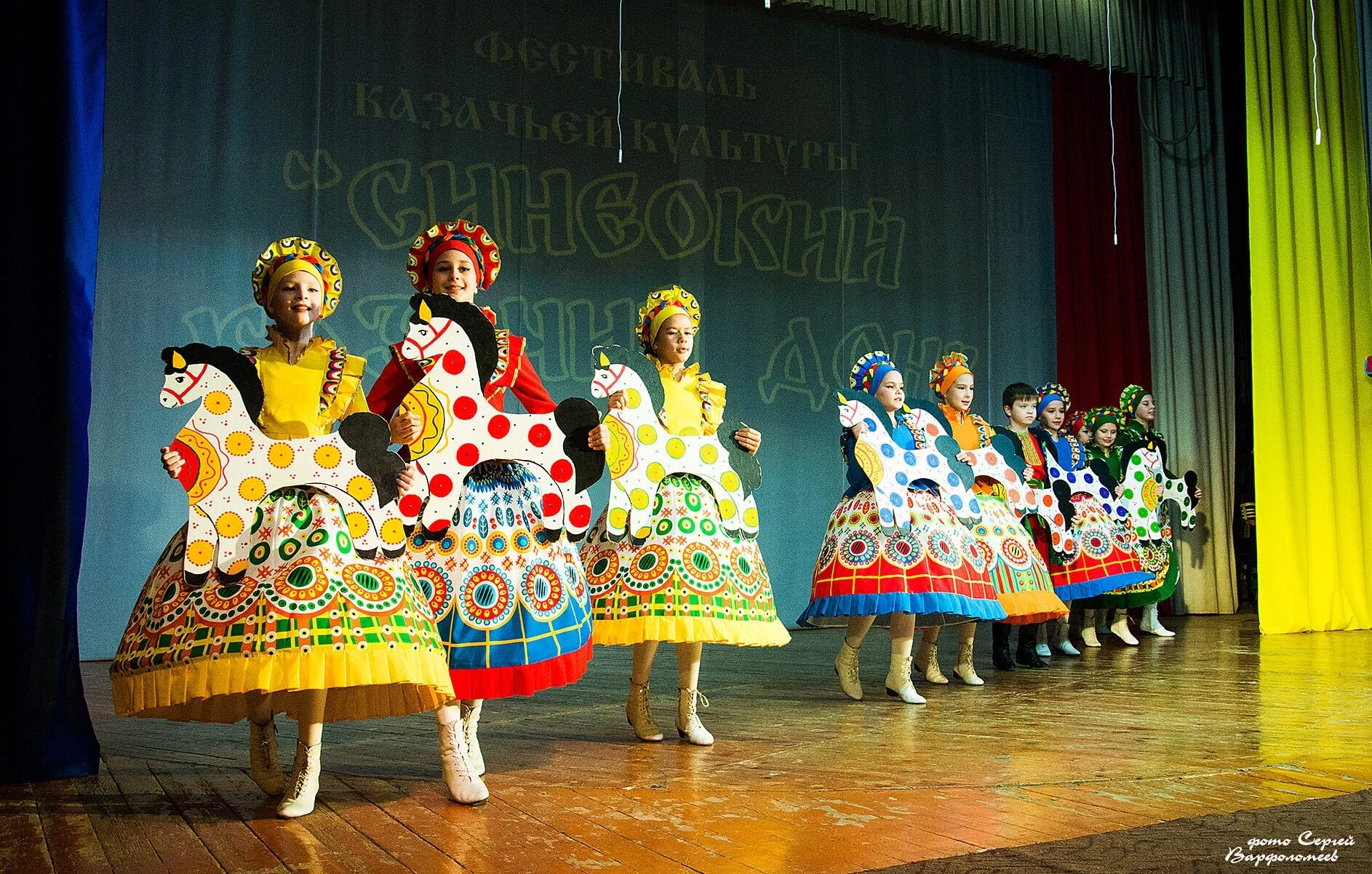 Во Дворце культуры имени Гагарина состоялся Фестиваль казачьей культуры «Синеокий казач...